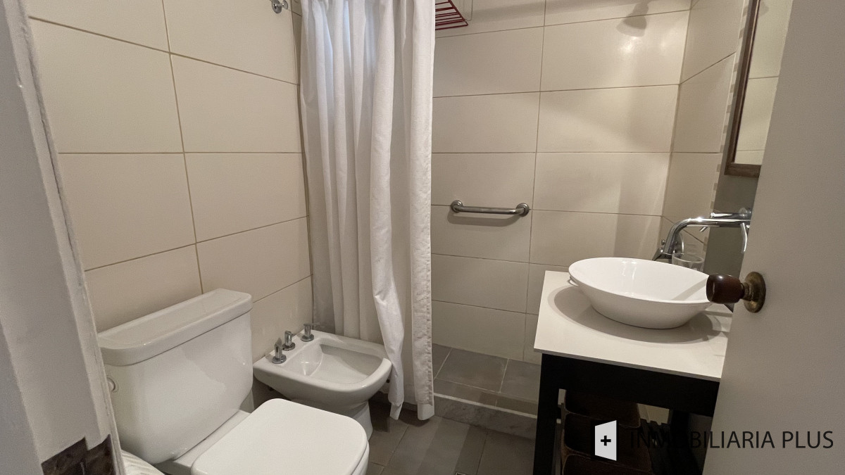 Apartamento ID.825 - Alquiler de Apartamento en primera linea de Playa Mansa con 2 Dormitorios en en Punta del Este C825