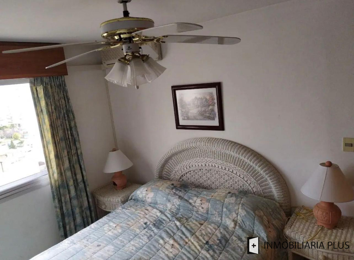 Apartamento ID.1211 - ALQUILER ANUAL de Apartamento de 2 Dormitorios 2 Baños con Parrilleros, Garage, Piscina  y más a 150 metros del Mar