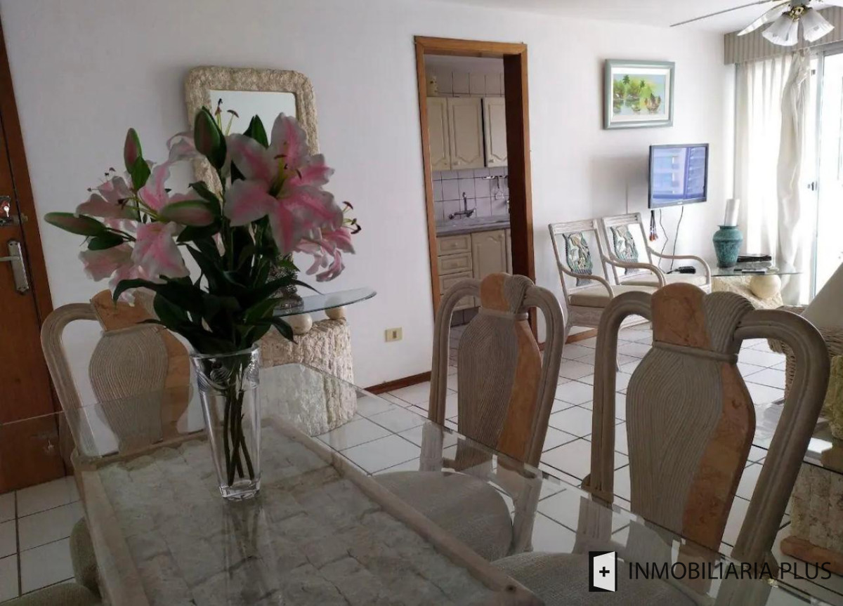 Apartamento ID.1211 - ALQUILER ANUAL de Apartamento de 2 Dormitorios 2 Baños con Parrilleros, Garage, Piscina  y más a 150 metros del Mar