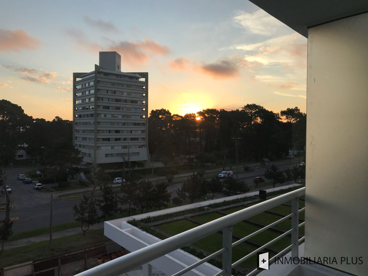 Apartamento ID.970 - Alquiler de Apartamento de 2 dormitorios para 4 personas con piscina climatizada y más en Roosevelt, Punta del Este.