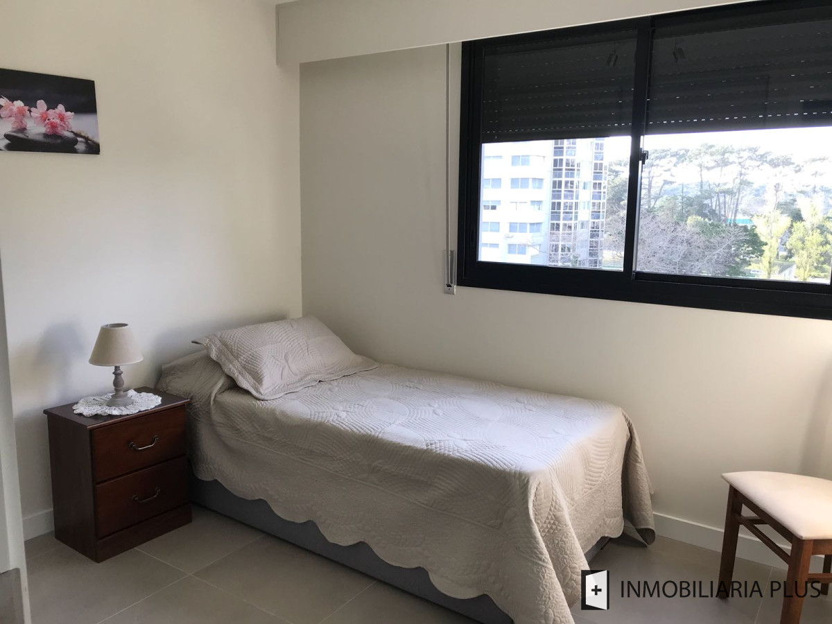 Apartamento ID.970 - Alquiler de Apartamento de 2 dormitorios para 4 personas con piscina climatizada y más en Roosevelt, Punta del Este.