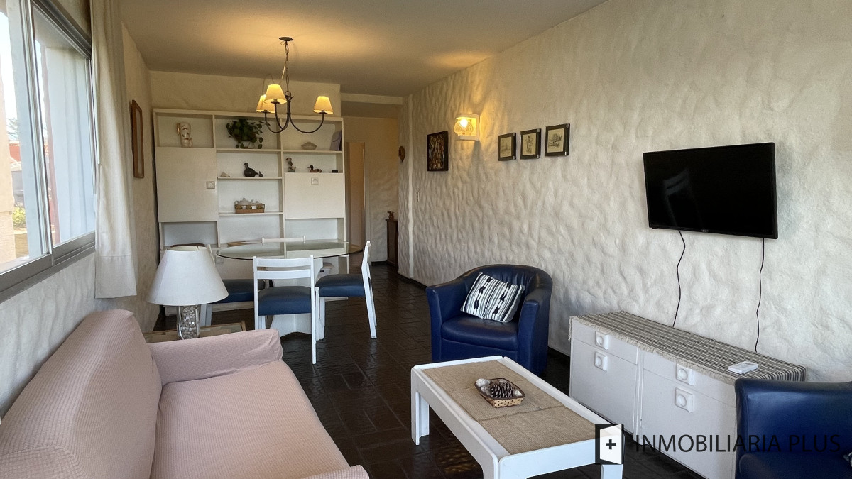 Apartamento ID.825 - Alquiler de Apartamento en primera linea de Playa Mansa con 2 Dormitorios en en Punta del Este C825