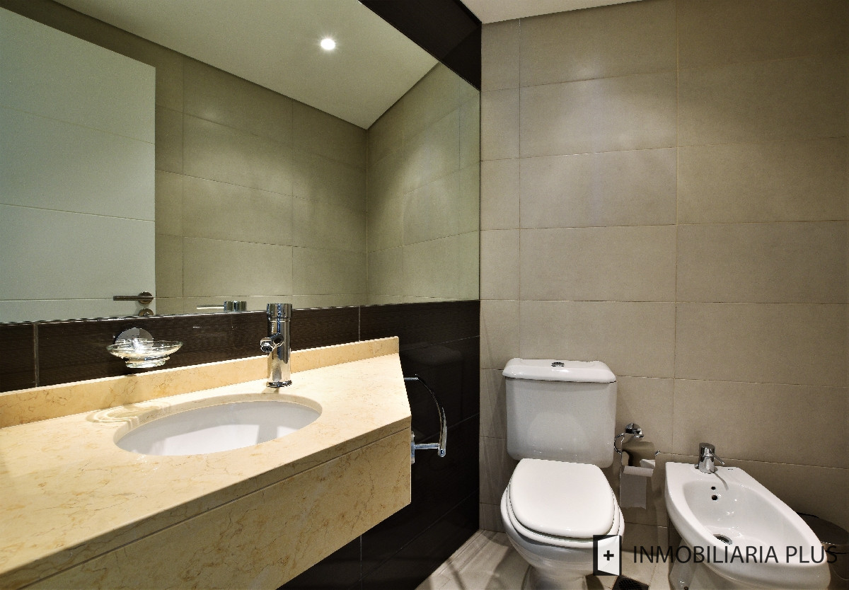 Apartamento ID.932 - Apto en Alquiler Alquiler 2024 de 2 dormitorios en Playa brava de Punta del Este