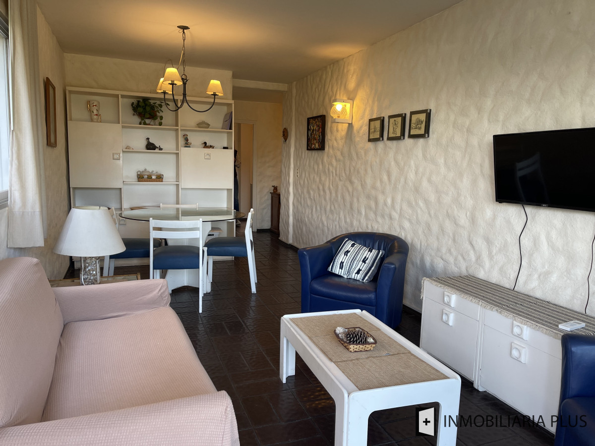 Apartamento ID.825 - Alquiler de Apartamento en primera linea de Playa Mansa con 2 Dormitorios en en Punta del Este C825