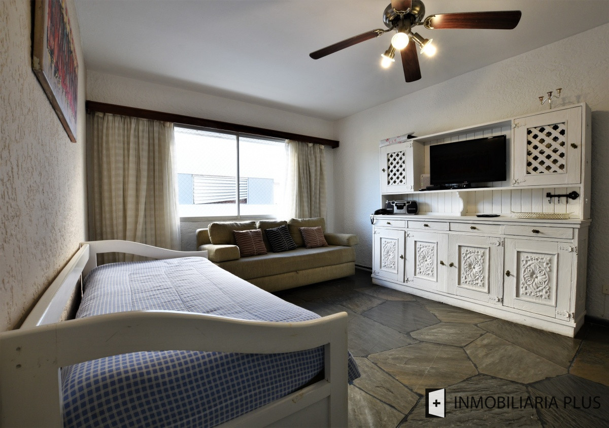 Apartamento ID.990 - Vendo de Apartamento en Playa Mansa Punta del Este con 1 dormitorio