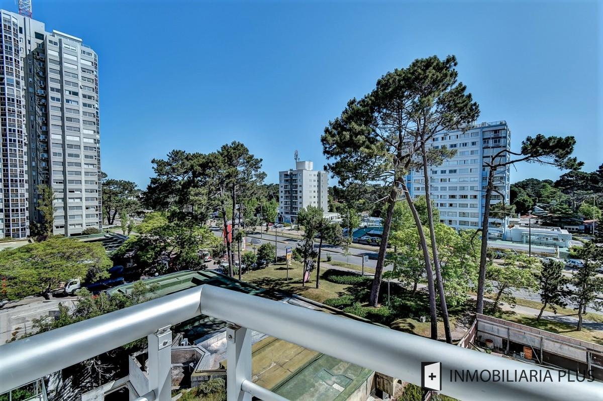 Apartamento ID.970 - Alquiler de Apartamento de 2 dormitorios para 4 personas con piscina climatizada y más en Roosevelt, Punta del Este.