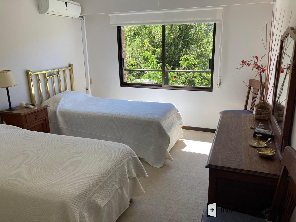 Apartamento ID.1020 - Venta de Apartamento en primera línea de la Playa Brava con 2 Dormitorios 2 Baños