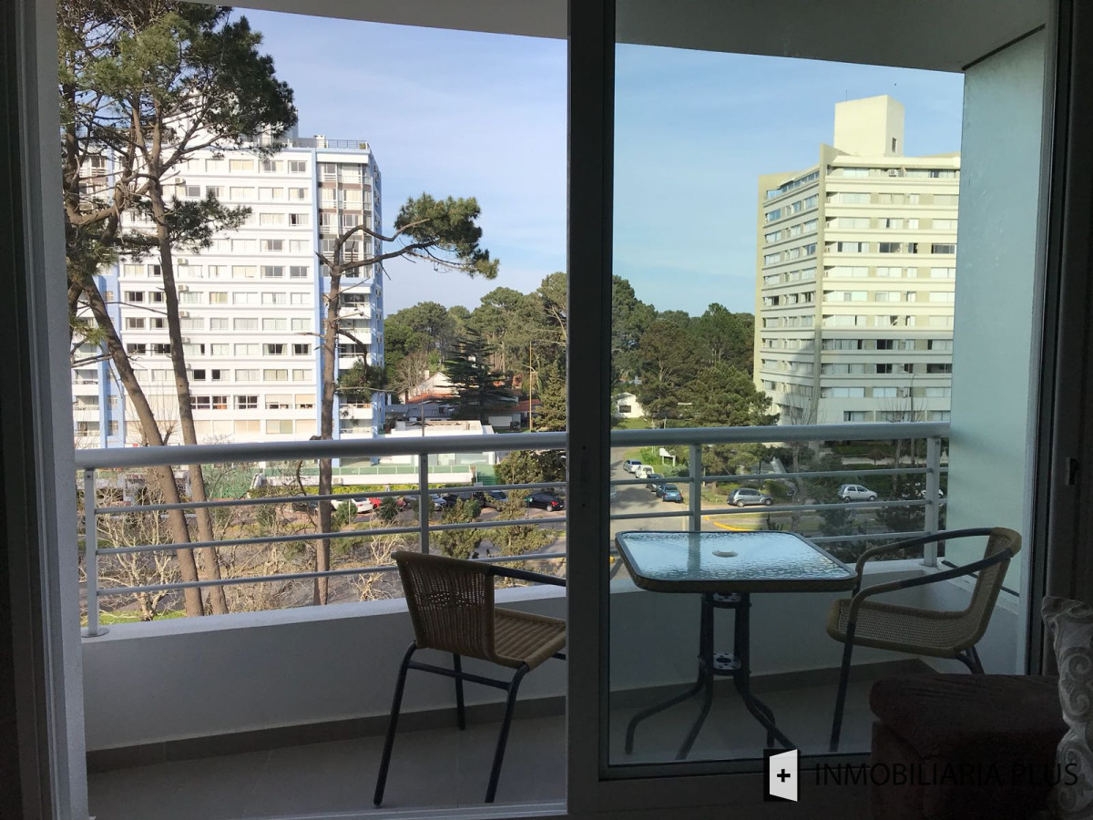 Apartamento ID.970 - Alquiler de Apartamento de 2 dormitorios para 4 personas con piscina climatizada y más en Roosevelt, Punta del Este.
