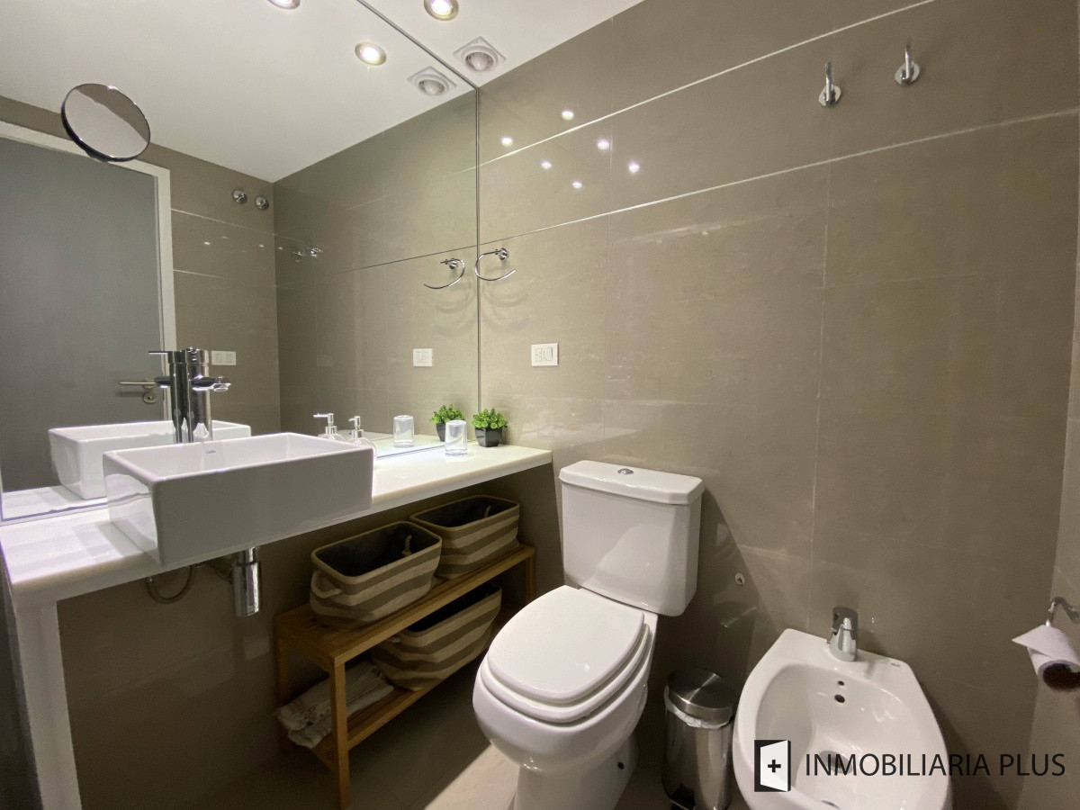 Apartamento ID.861 - Venta de Apartamento con Piscina Climatizada, Sauna, 2 Dormitorios y más en Playa Mansa de Punta del este
