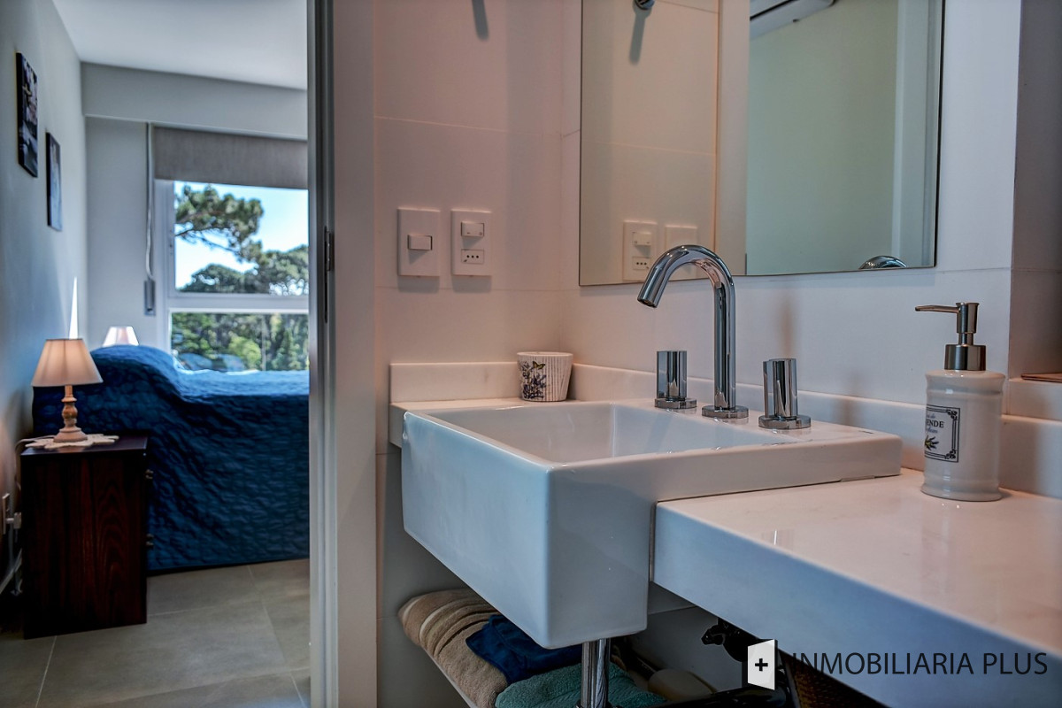 Apartamento ID.970 - Alquiler de Apartamento de 2 dormitorios para 4 personas con piscina climatizada y más en Roosevelt, Punta del Este.