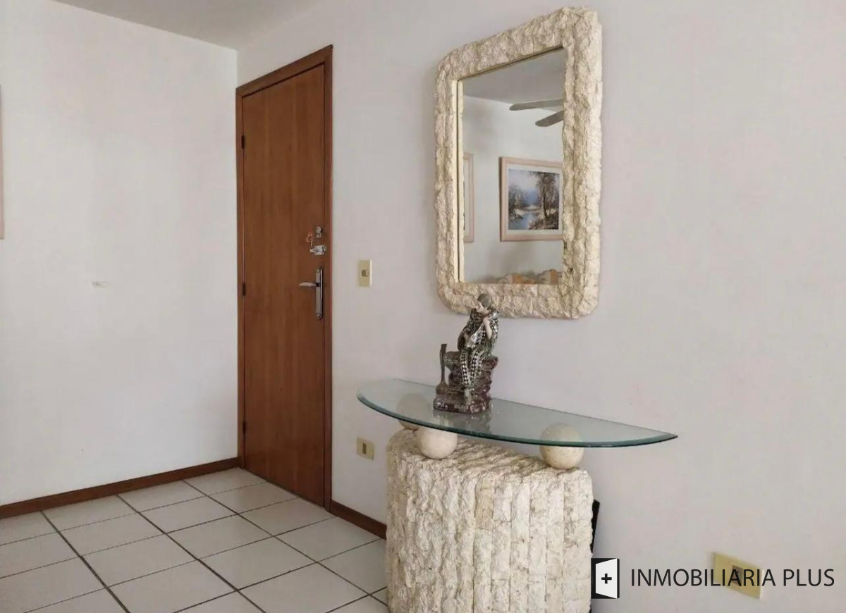 Apartamento ID.1211 - ALQUILER ANUAL de Apartamento de 2 Dormitorios 2 Baños con Parrilleros, Garage, Piscina  y más a 150 metros del Mar