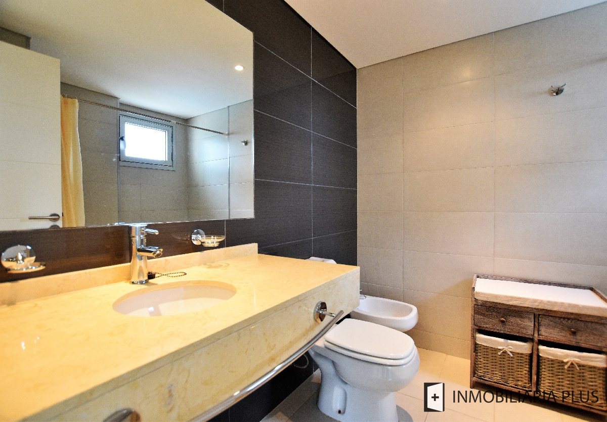 Apartamento ID.932 - Apto en Alquiler Alquiler 2024 de 2 dormitorios en Playa brava de Punta del Este