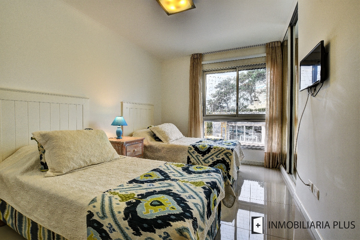 Apartamento ID.932 - Apto en Alquiler Alquiler 2024 de 2 dormitorios en Playa brava de Punta del Este
