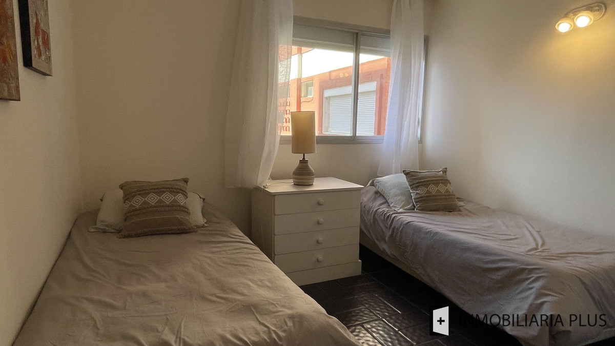 Apartamento ID.825 - Alquiler de Apartamento en primera linea de Playa Mansa con 2 Dormitorios en en Punta del Este C825