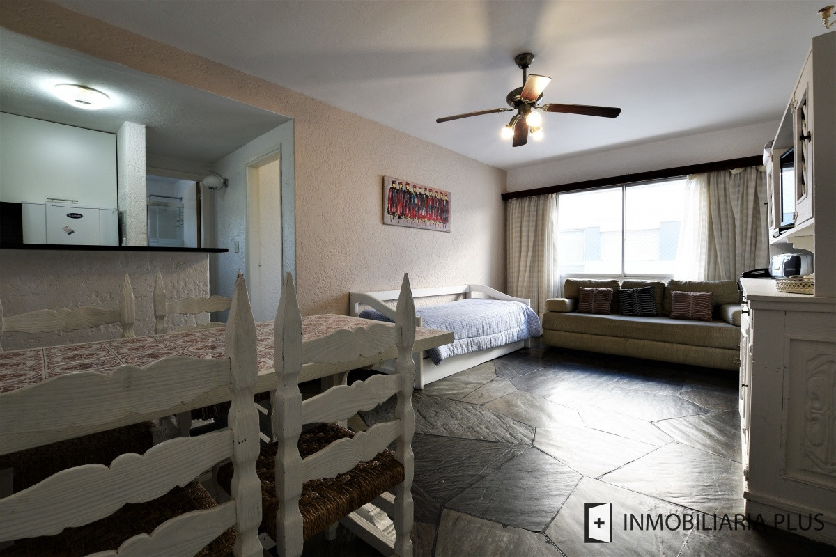 Apartamento ID.990 - Vendo de Apartamento en Playa Mansa Punta del Este con 1 dormitorio