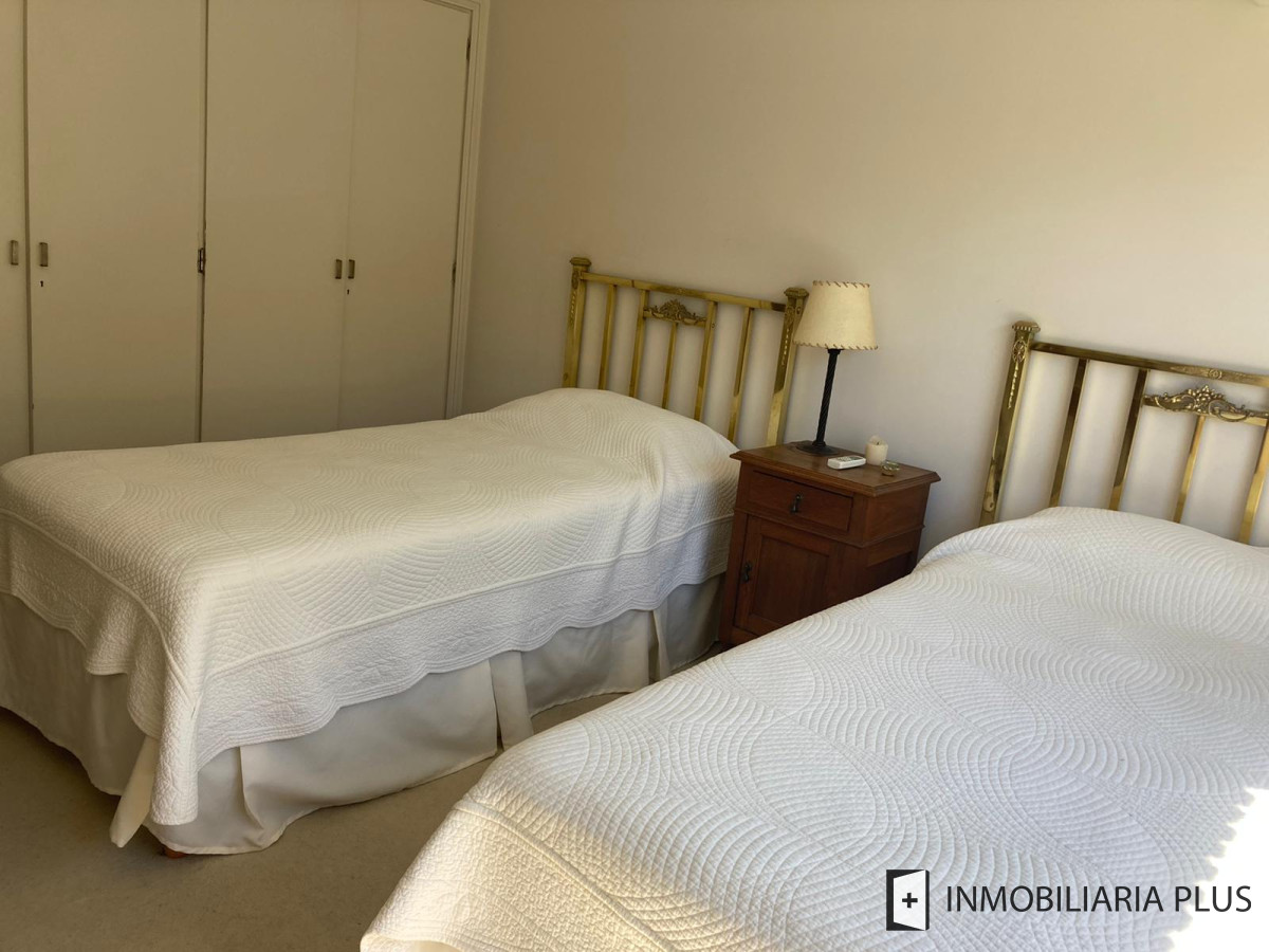 Apartamento ID.1020 - Venta de Apartamento en primera línea de la Playa Brava con 2 Dormitorios 2 Baños