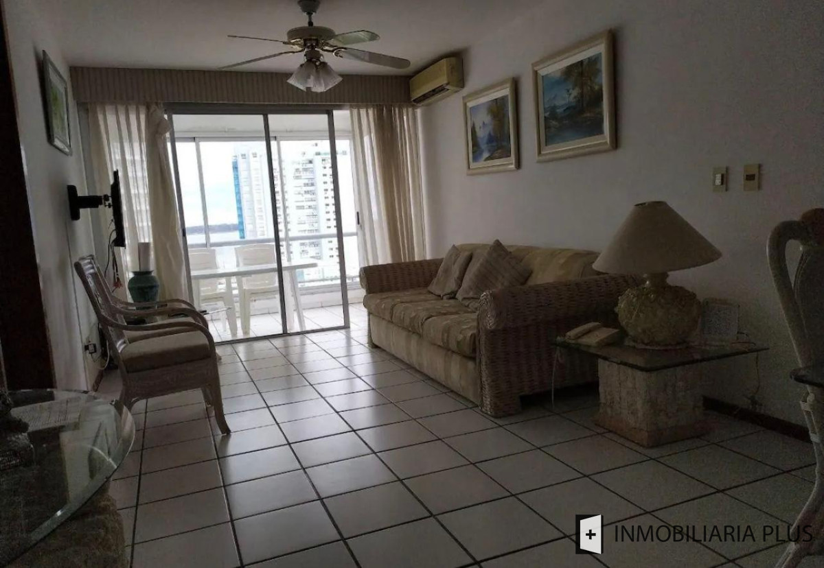 Apartamento ID.1211 - ALQUILER ANUAL de Apartamento de 2 Dormitorios 2 Baños con Parrilleros, Garage, Piscina  y más a 150 metros del Mar