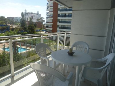  Alquiler de Apartamento en La Pastora con 2 dormitorios, piscina climatizada y más. 