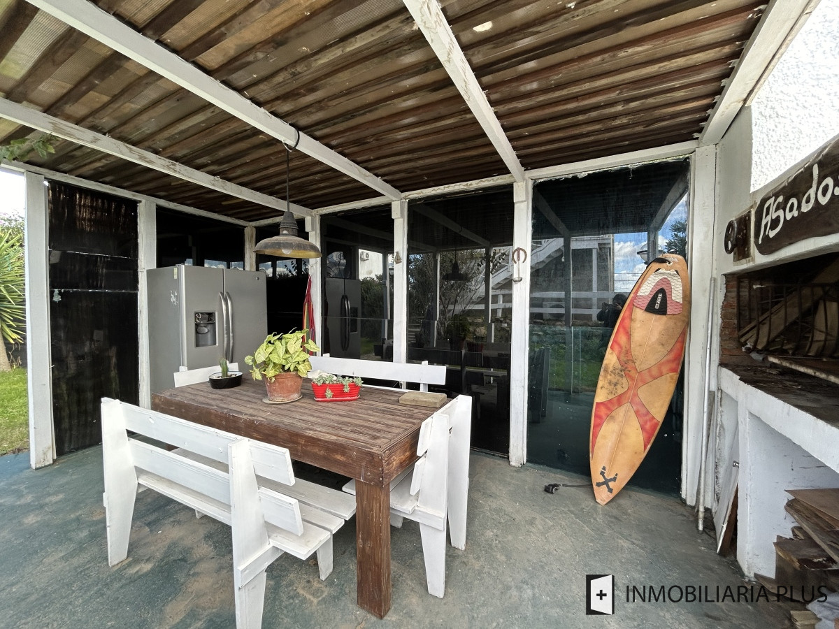 Casa ID.1221 - Alquiler de Casa de 3 dormitorios en Balneario Buenos Aires anual Cochera para 4 autos, parrillero techado, jardín. 