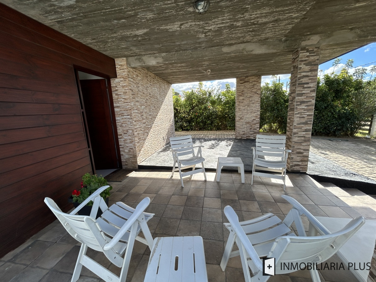 Casa ID.1221 - Alquiler de Casa de 3 dormitorios en Balneario Buenos Aires anual Cochera para 4 autos, parrillero techado, jardín. 