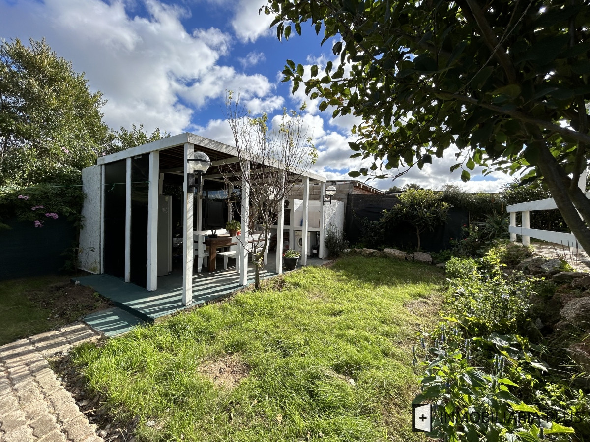 Casa ID.1221 - Alquiler de Casa de 3 dormitorios en Balneario Buenos Aires anual Cochera para 4 autos, parrillero techado, jardín. 
