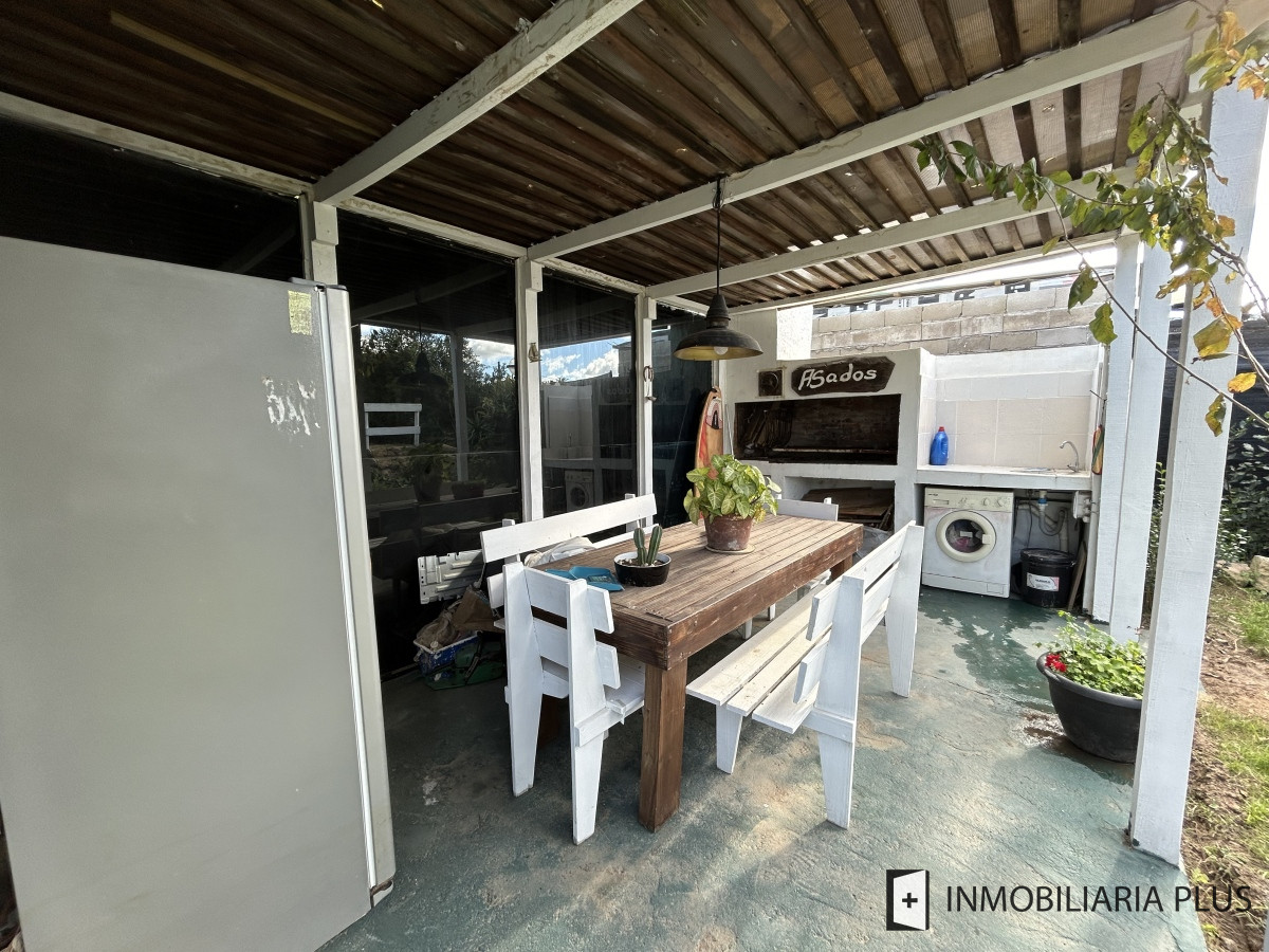 Casa ID.1221 - Alquiler de Casa de 3 dormitorios en Balneario Buenos Aires anual Cochera para 4 autos, parrillero techado, jardín. 