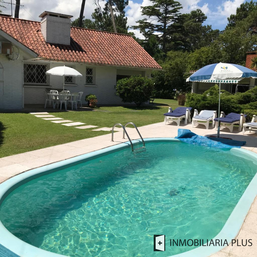 Casa ID.550 - Venta de casa de 3 dormitorios 1.146 m2 de terreno y 152 m2 construidos en Cantegril, Punta del Este C957