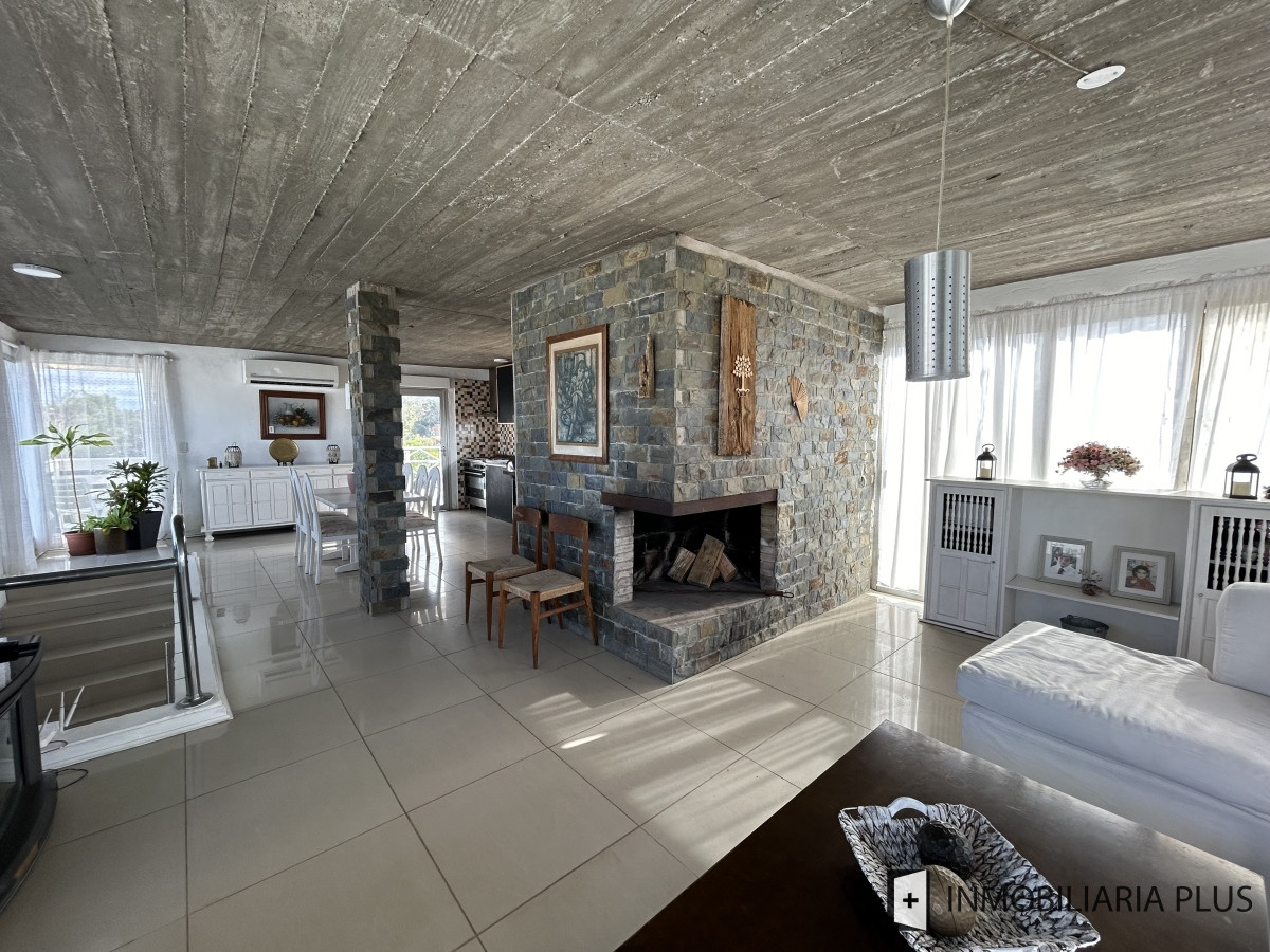 Casa ID.1221 - Alquiler de Casa de 3 dormitorios en Balneario Buenos Aires anual Cochera para 4 autos, parrillero techado, jardín. 