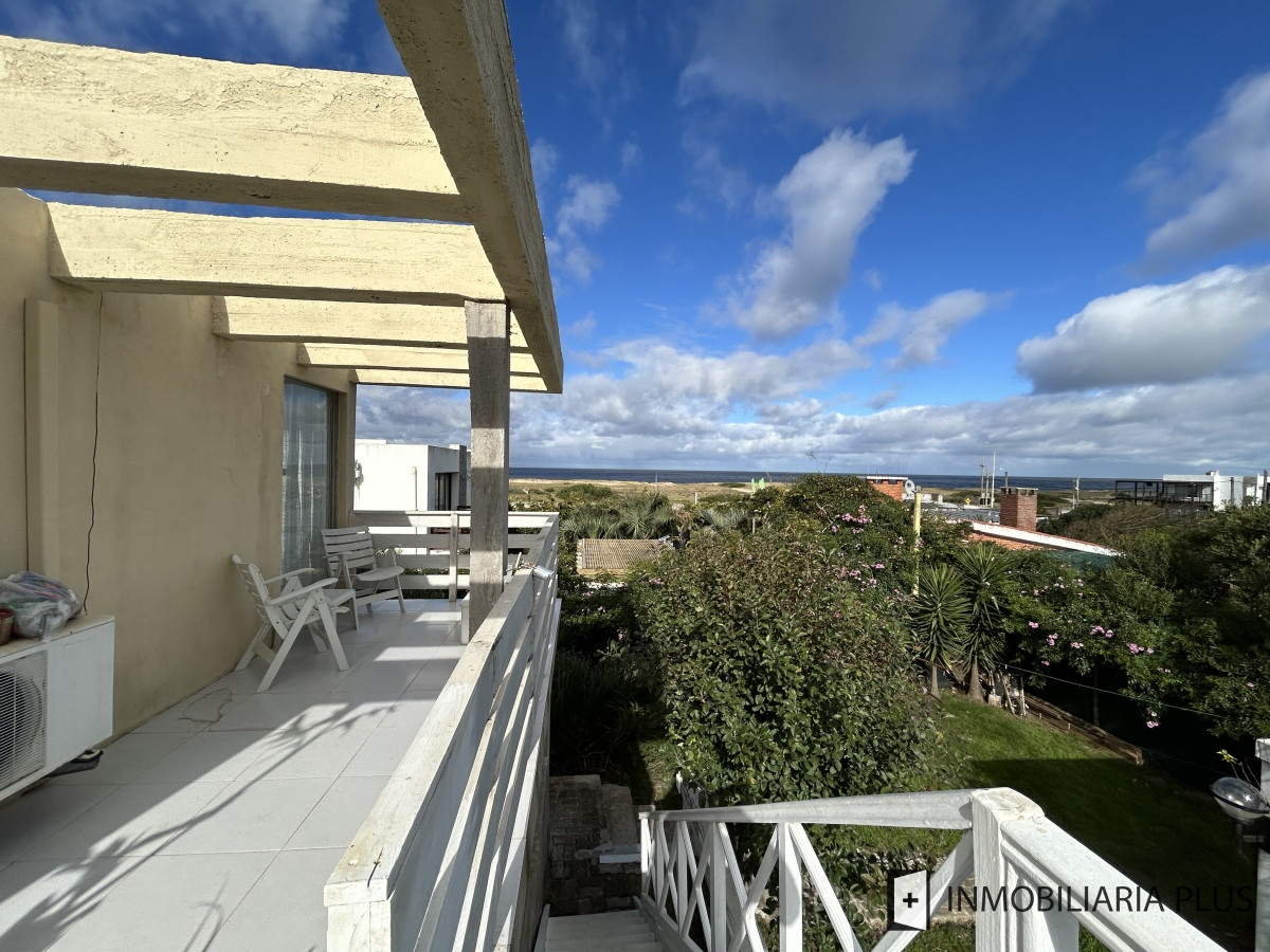 Casa ID.1221 - Alquiler de Casa de 3 dormitorios en Balneario Buenos Aires anual Cochera para 4 autos, parrillero techado, jardín. 
