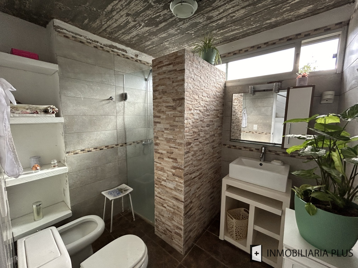 Casa ID.1221 - Alquiler de Casa de 3 dormitorios en Balneario Buenos Aires anual Cochera para 4 autos, parrillero techado, jardín. 