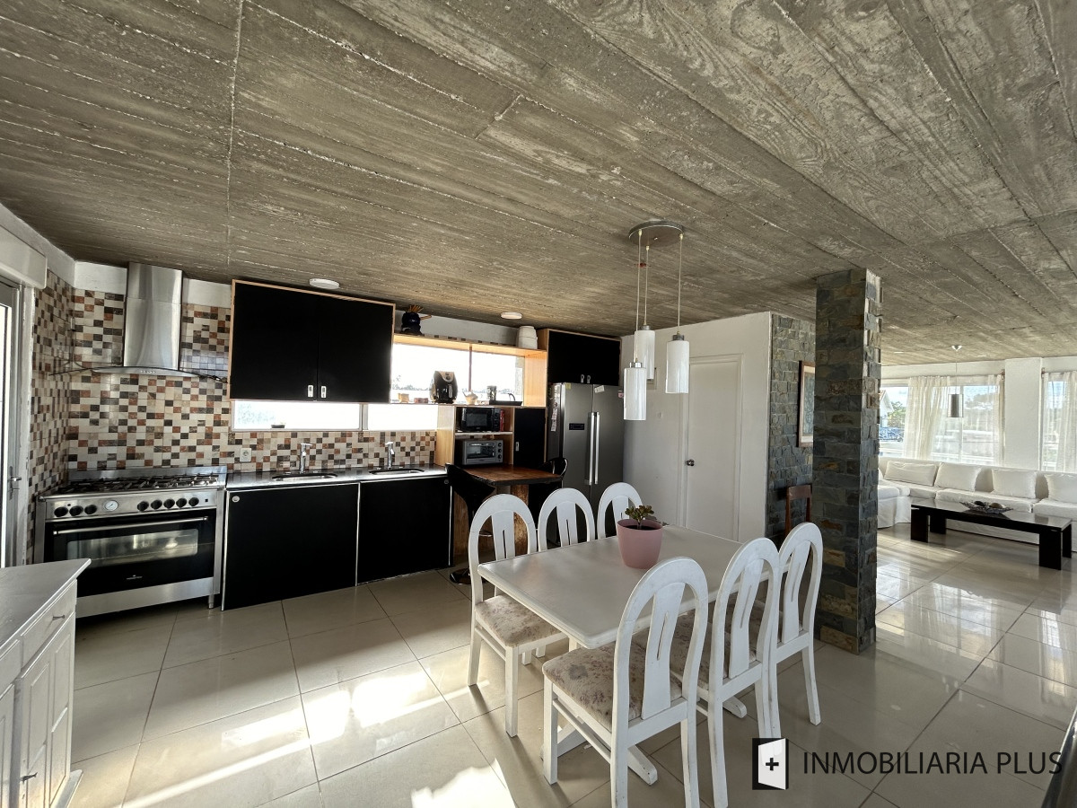 Casa ID.1221 - Alquiler de Casa de 3 dormitorios en Balneario Buenos Aires anual Cochera para 4 autos, parrillero techado, jardín. 