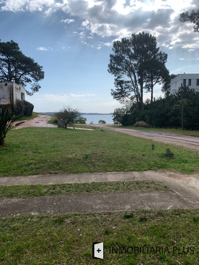 Terreno ID.980 - Venta de Terreno 1800 m2 en Laguna del Sauce de Punta Ballena Maldonado