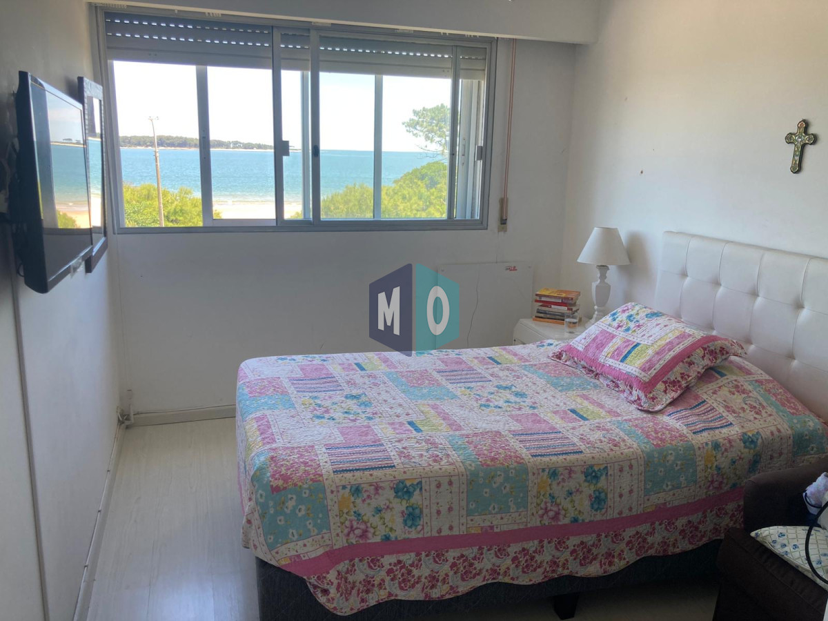 Apartamento ID.985 - Venta de Apartamento de 4 dormitorios en Playa Mansa, Punta del Este
