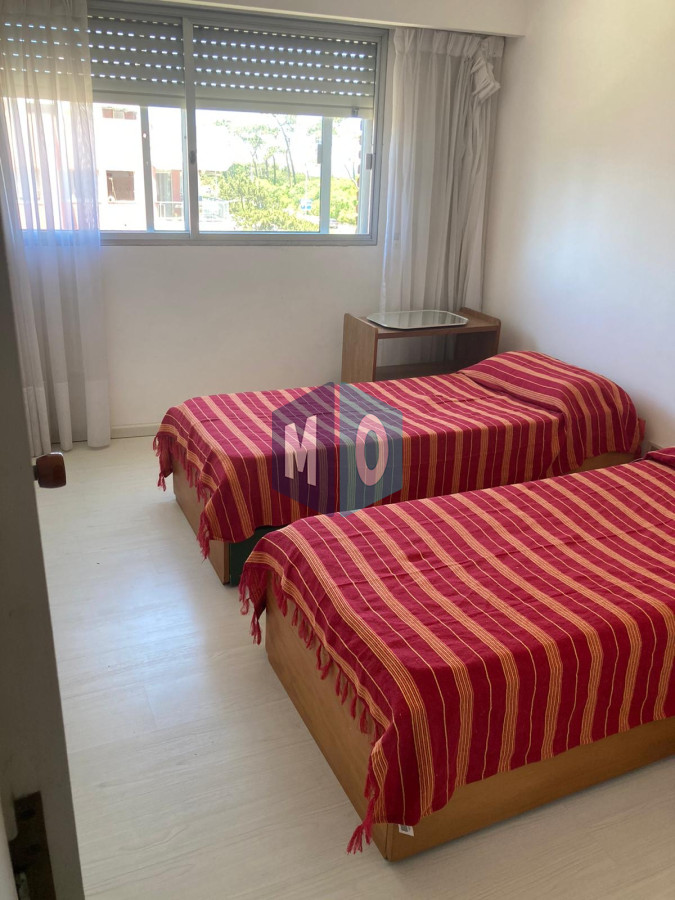 Apartamento ID.985 - Venta de Apartamento de 4 dormitorios en Playa Mansa, Punta del Este