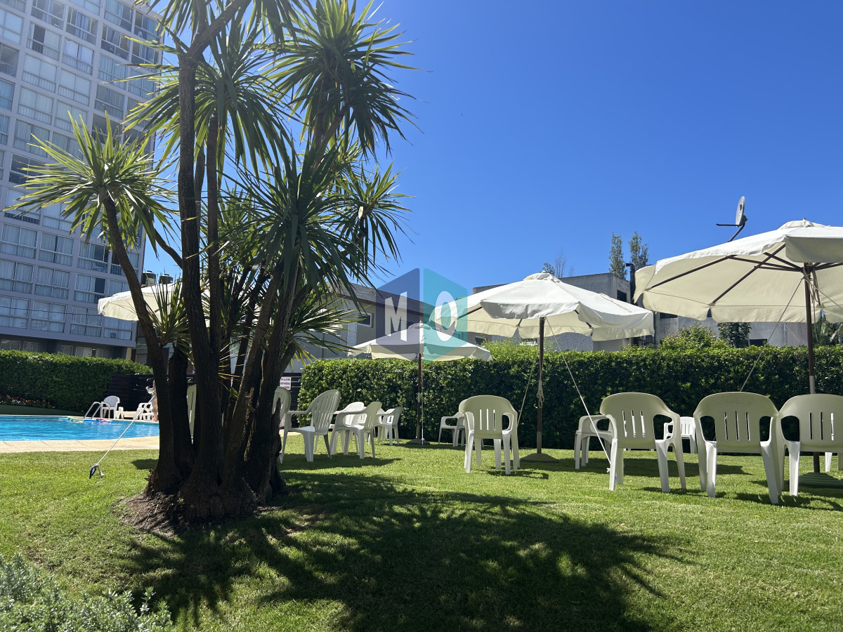 Apartamento ID.985 - Venta de Apartamento de 4 dormitorios en Playa Mansa, Punta del Este