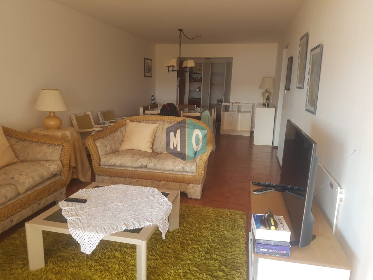Apartamento ID.985 - Venta de Apartamento de 4 dormitorios en Playa Mansa, Punta del Este