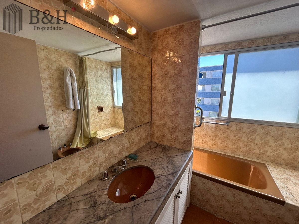 Apartamento ID.2037 - Alquiler invernal de apartamento de 4 dormitorios en Playa Mansa, Punta del Este
