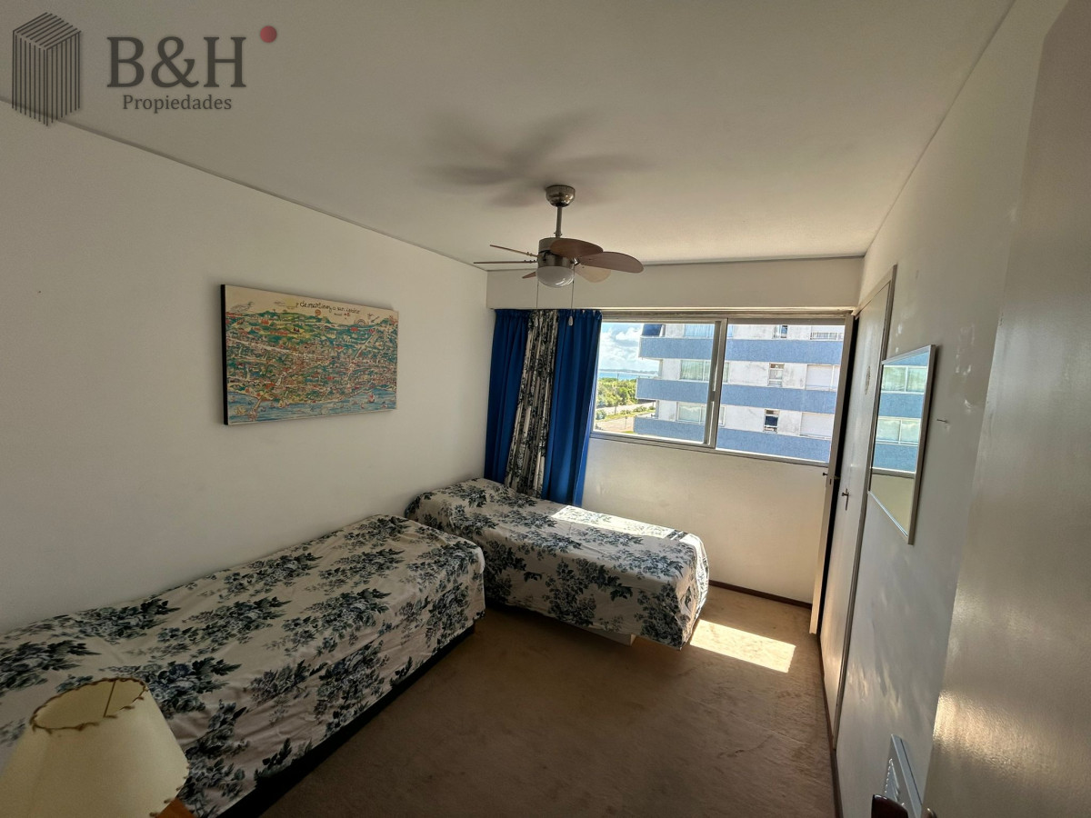 Apartamento ID.2037 - Alquiler invernal de apartamento de 4 dormitorios en Playa Mansa, Punta del Este