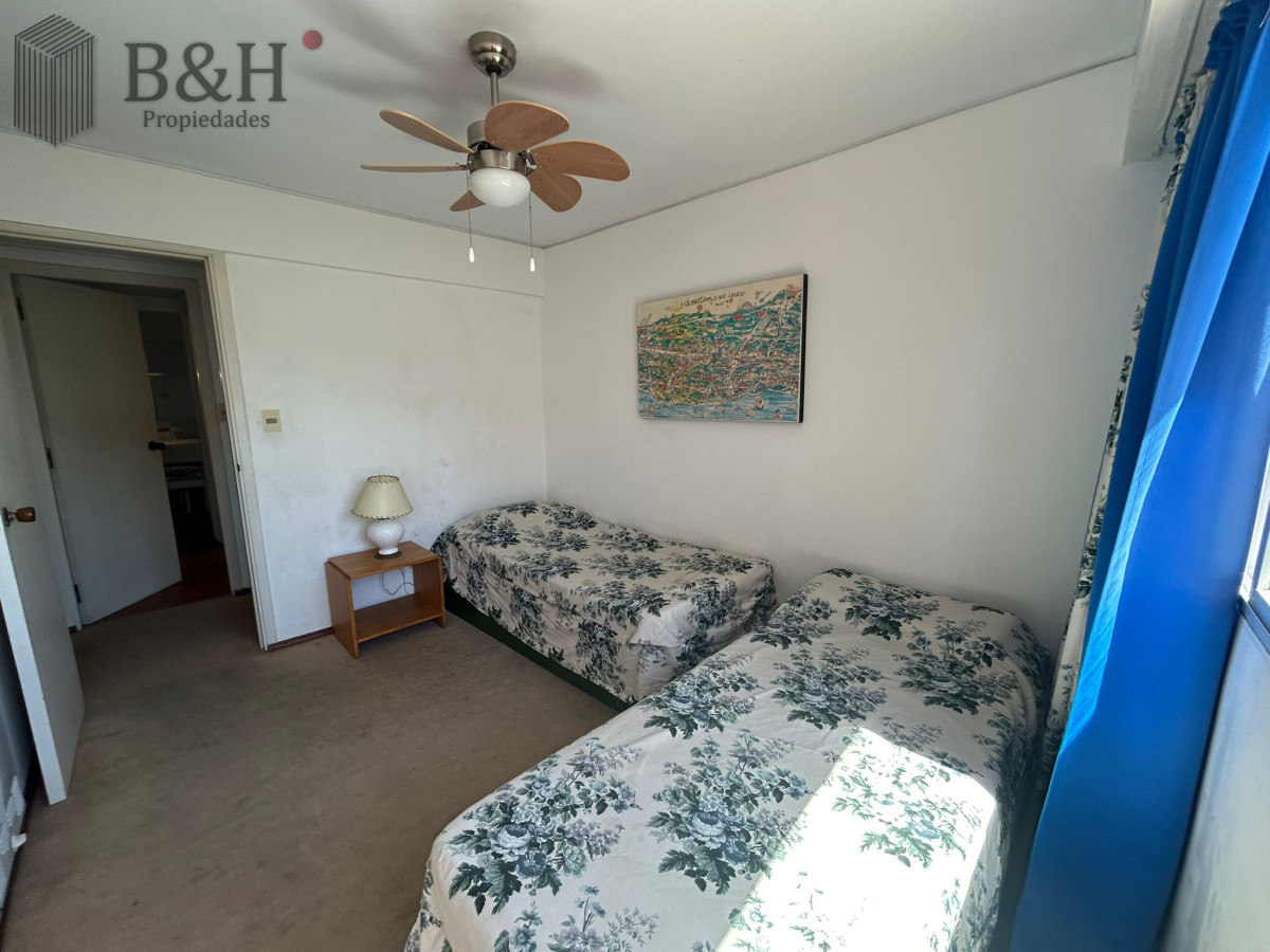 Apartamento ID.2037 - Alquiler invernal de apartamento de 4 dormitorios en Playa Mansa, Punta del Este