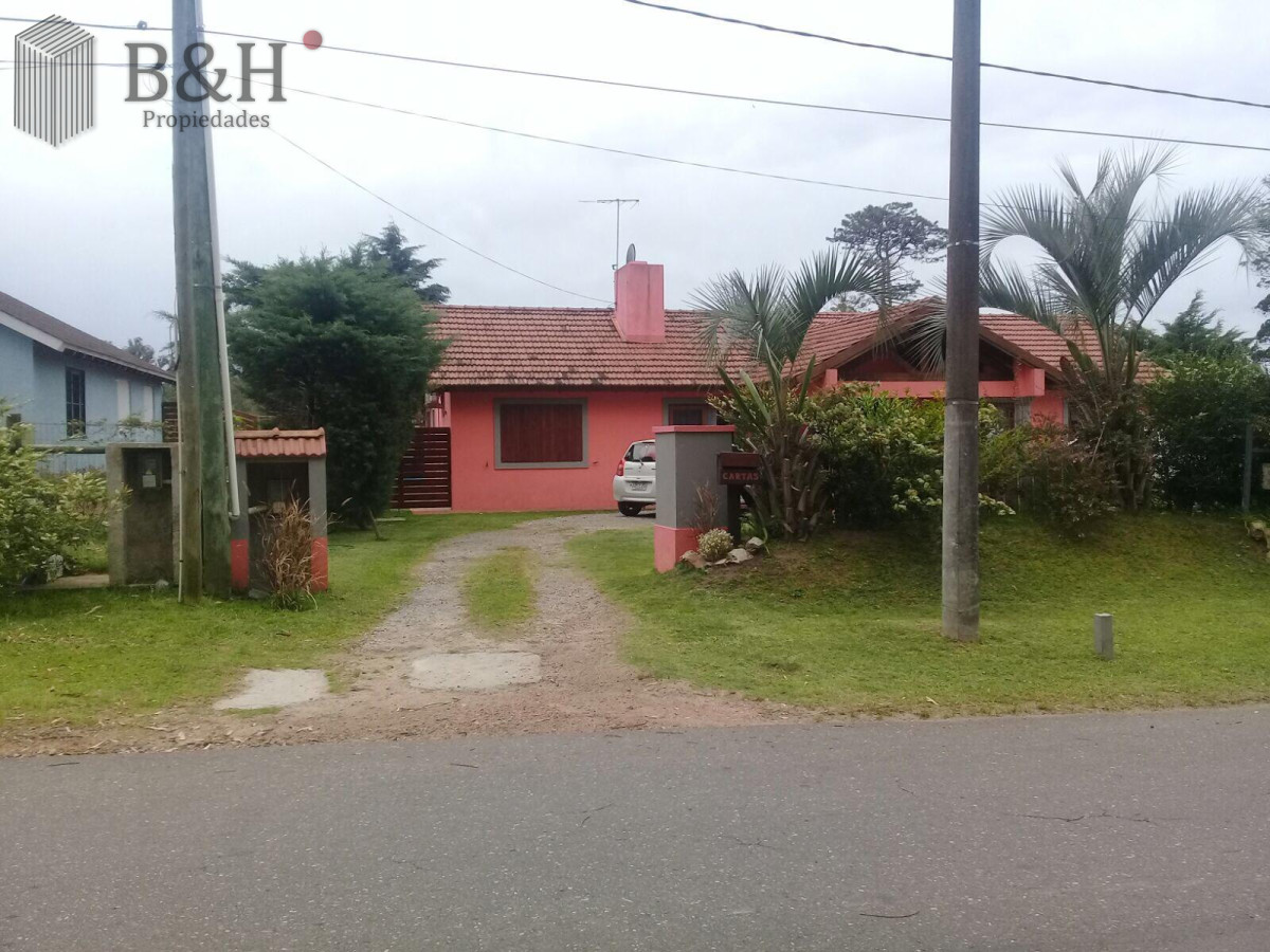 Casa ID.706 - Venta de Casa 4 dormitorios en Beverly Hills, Punta del Este.