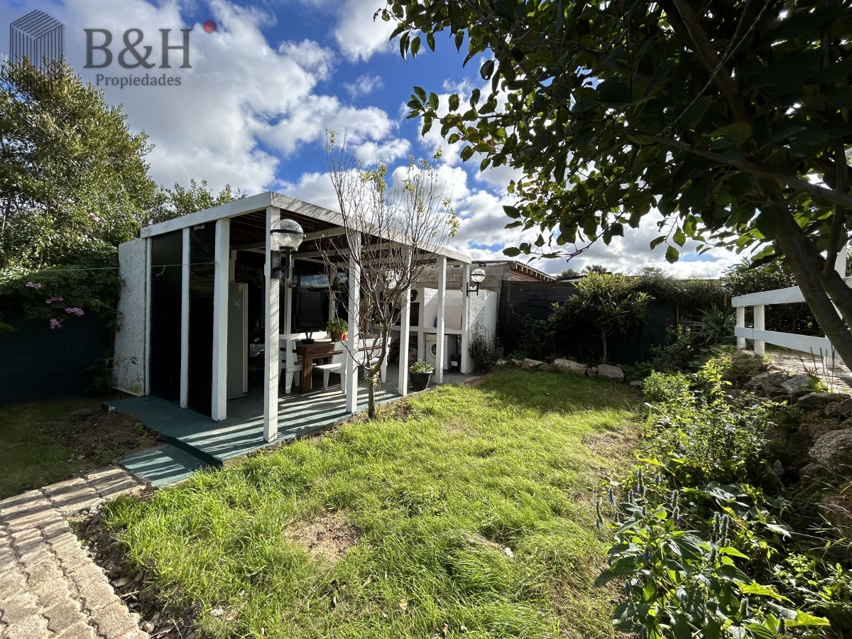 Casa ID.2695 - Alquiler anual de casa de 3 dormitorios en Balneario Buenos Aires 