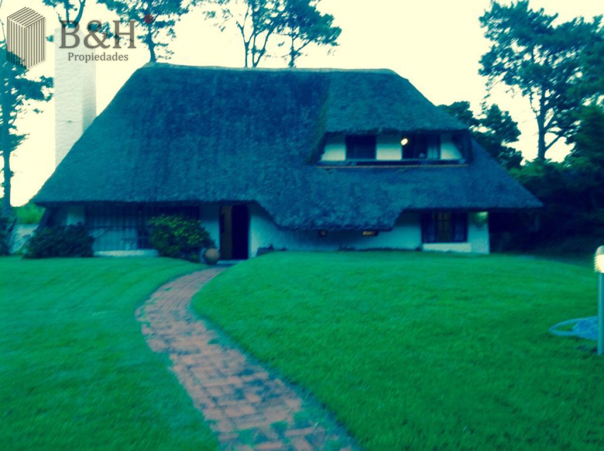 Venta de Casa 5 dormitorios en Marly, Punta del Este. - BYH5013C