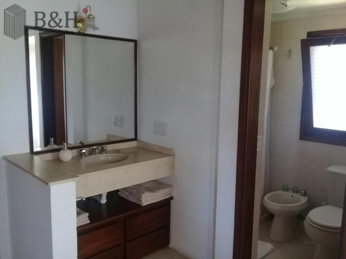 Casa ID.706 - Venta de Casa 4 dormitorios en Beverly Hills, Punta del Este.