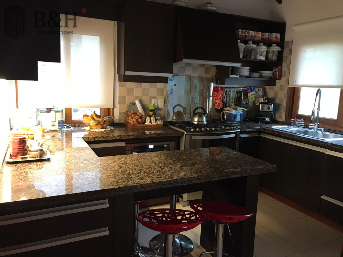 Casa ID.706 - Venta de Casa 4 dormitorios en Beverly Hills, Punta del Este.