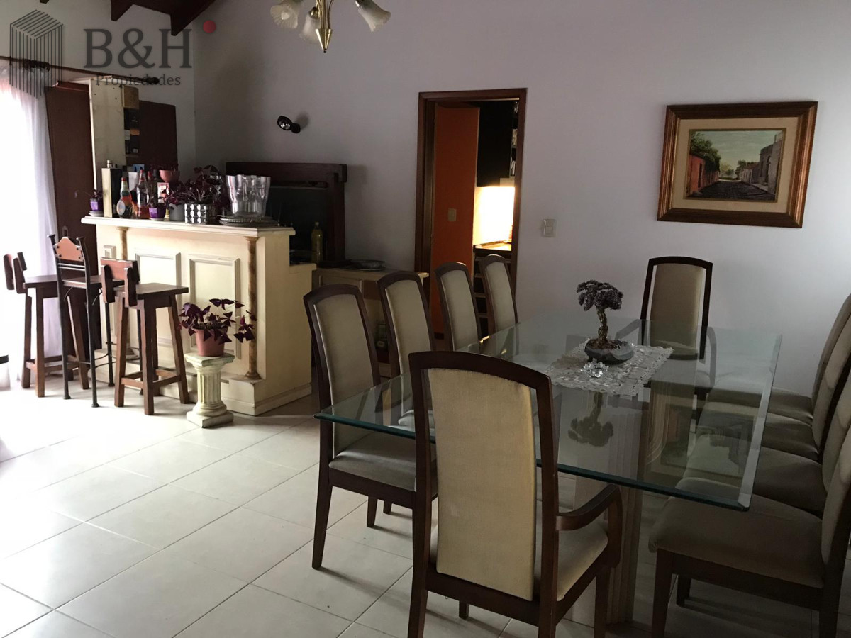Casa ID.706 - Venta de Casa 4 dormitorios en Beverly Hills, Punta del Este.