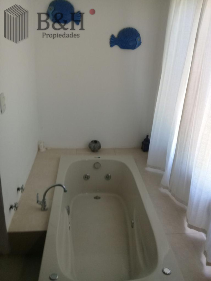 Casa ID.706 - Venta de Casa 4 dormitorios en Beverly Hills, Punta del Este.