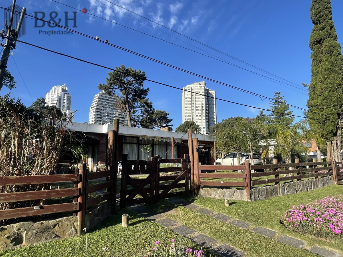 Casa ID.3883 - Alquiler de Temporada de casa de 3 dormitorios en Punta del Este, Uruguay
