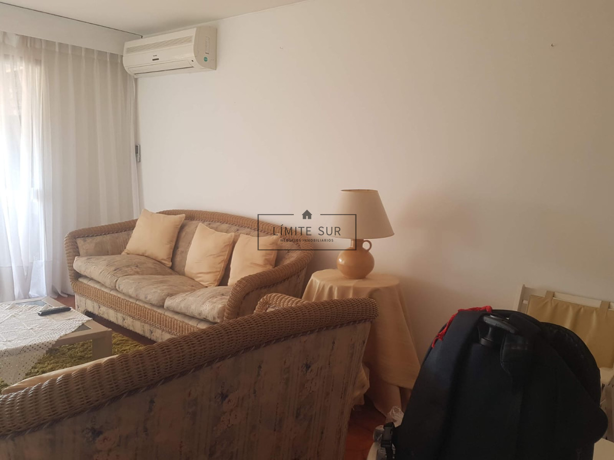 Apartamento ID.168 - Alquiler temporario de Apartamento de 4 dormitorios en Playa Mansa, Punta del Este