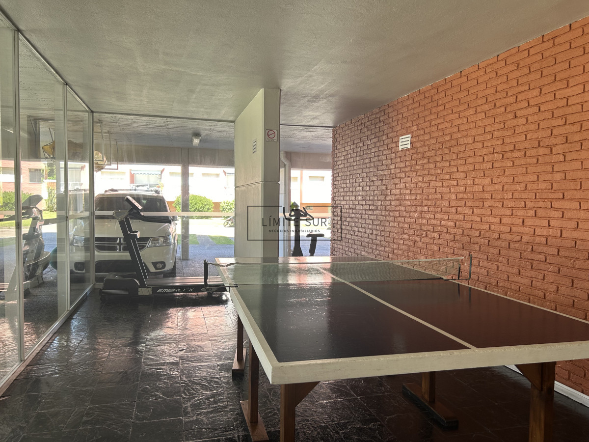 Apartamento ID.168 - Alquiler temporario de Apartamento de 4 dormitorios en Playa Mansa, Punta del Este