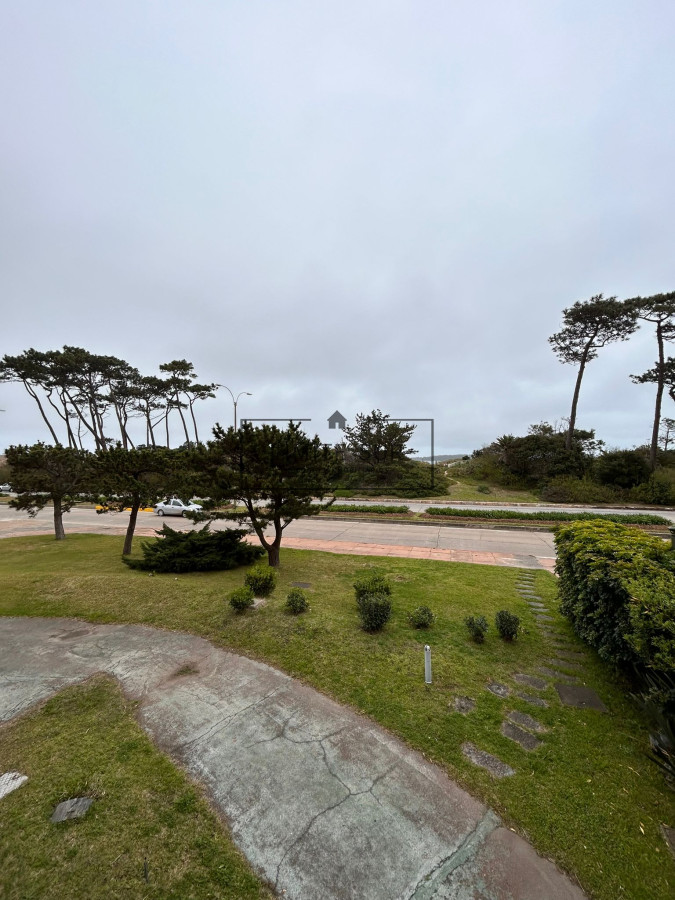 Apartamento ID.167 - Venta de apartamento de dos dormitorios en Playa Mansa, Punta del Este, Uruguay 